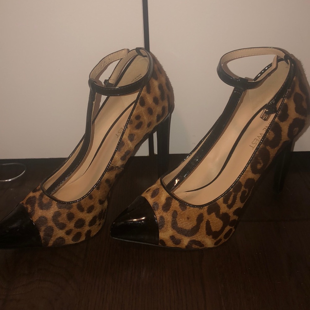 Leopard Nine West T-strap heel!